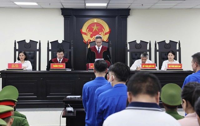 Hai "ông trùm" vụ 187.000 hộp sữa giả bị tuyên 30 năm tù- Ảnh 1.