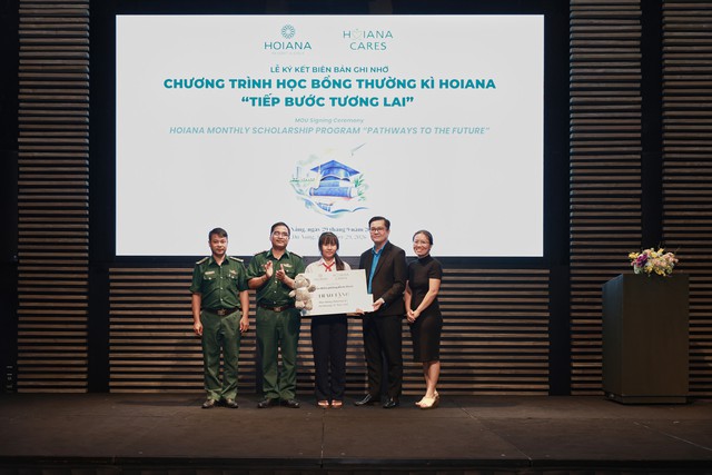 Đà Nẵng: Học bổng hơn 1 tỷ đồng tiếp sức 30 học sinh khó khăn- Ảnh 2.