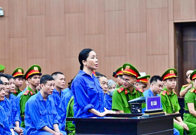 Vợ cựu Viện trưởng nhận túi quà 198 triệu đồng và nhắn “thiếu 4 tờ”- Ảnh 1.