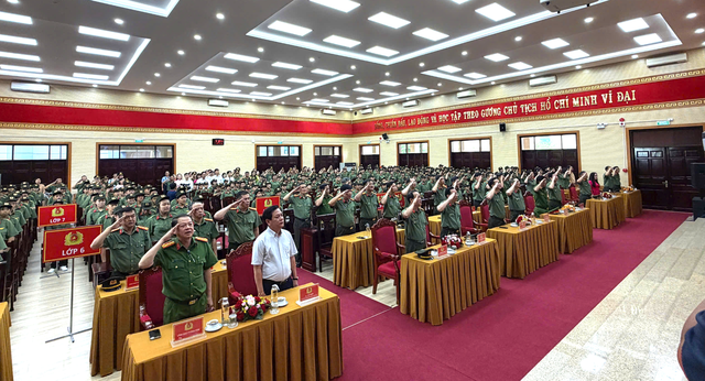 Ngôi trường đặc biệt ở TP. Hồ Chí Minh tiếp nhận “món quà đến đúng lúc” - Ảnh 1.
