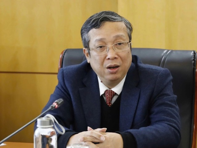 Kỷ luật ông Hoàng Trung, Thứ trưởng Bộ Nông nghiệp và Môi trường - Ảnh 1.