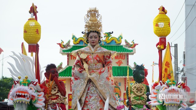 Người dân, du khách hòa mình vào Lễ hội Nghinh Ông ở Phan Thiết- Ảnh 3.