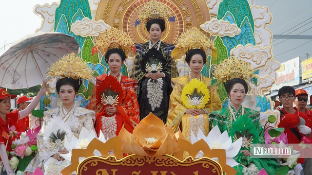 Người dân, du khách hòa mình vào Lễ hội Nghinh Ông ở Phan Thiết- Ảnh 5.