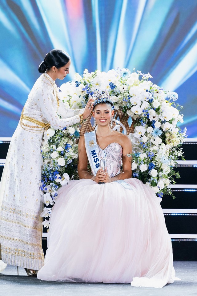 Ít ai biết tân Miss World 2026 từng là cô giáo, phóng viên truyền hình - Ảnh 7.