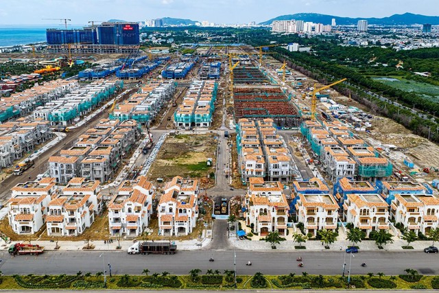 Hàng trăm căn nhà phố, biệt thự sắp hoàn thiện, Blanca City “thay da đổi thịt” sau hơn một năm- Ảnh 1.