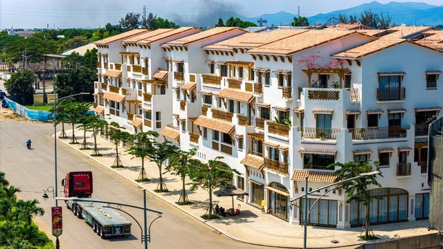 Hàng trăm căn nhà phố, biệt thự sắp hoàn thiện, Blanca City “thay da đổi thịt” sau hơn một năm- Ảnh 3.