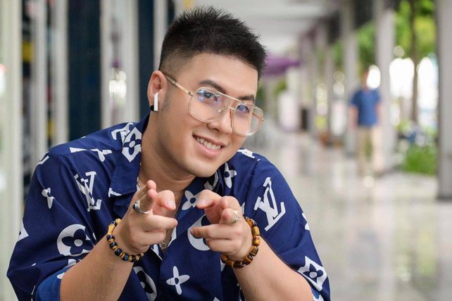 AKIRA PHAN TỰ TIN KHOE THÂN HÌNH VẠM VỠ SAU CA HÚT MỠ TOÀN THÂN THÀNH CÔNG