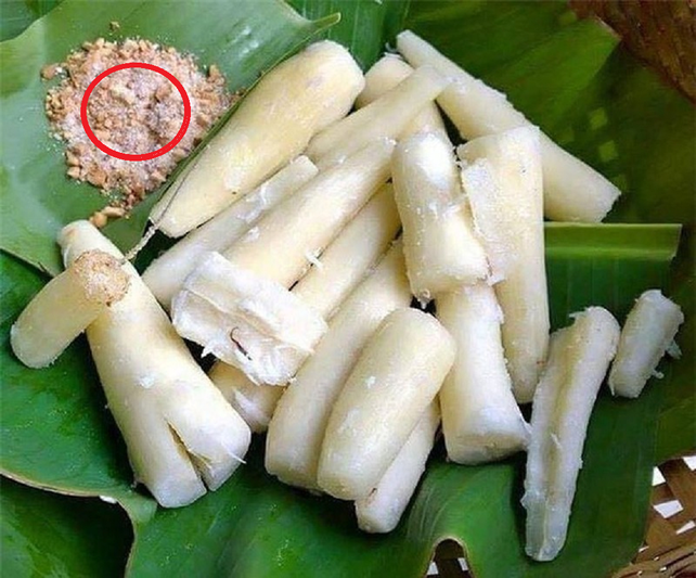 Cho nước "xưa rồi" luộc sắn cho thêm thứ này, đảm bảo sắn thơm bùi không