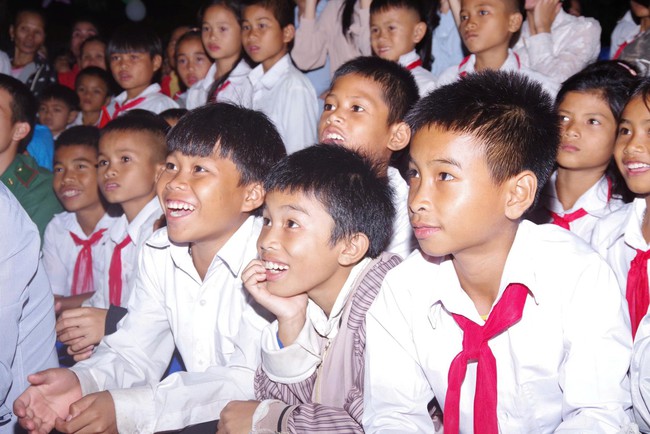 Tổ chức trung thu cho hàng nghìn trẻ em ở khu vực biên giới- Ảnh 6.