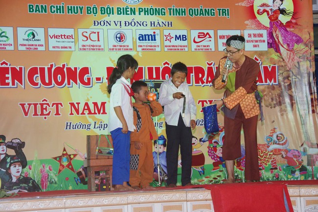 Tổ chức trung thu cho hàng nghìn trẻ em ở khu vực biên giới- Ảnh 2.