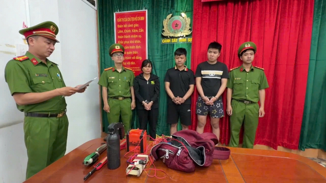 Dùng súng điện tự chế trộm chó, băng nhóm “cẩu tặc” sa lưới ở Tp.HCM- Ảnh 1.