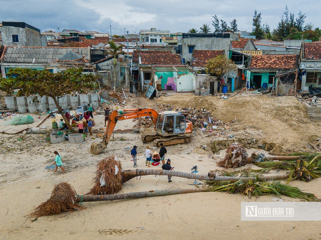 Gia Lai: Gắng gượng "hồi sinh" làng chài Xuân Thạnh tan hoang sau bão dữ, còn người là còn tương lai- Ảnh 3.
