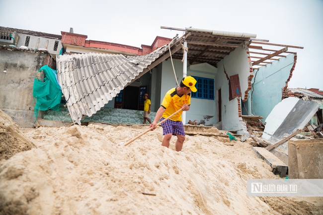 Gia Lai: Gắng gượng "hồi sinh" làng chài Xuân Thạnh tan hoang sau bão dữ, còn người là còn tương lai- Ảnh 5.