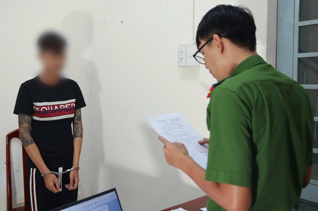 Dàn cảnh cướp điện thoại để xoá dữ liệu riêng tư, nhóm "trẻ trâu" bị khởi tố- Ảnh 3.