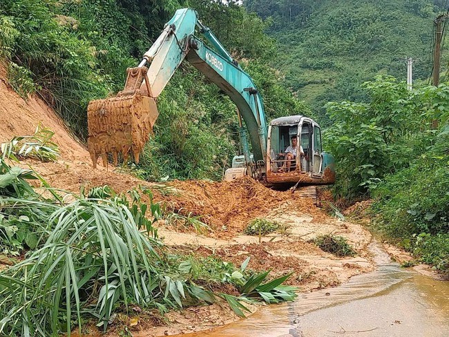 Đà Nẵng trước bão số 13: Chưa kịp nguôi nỗi đau sau mưa lũ, lại gồng mình trong nỗi lo mới- Ảnh 1.