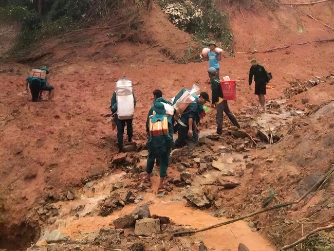 Đà Nẵng trước bão số 13: Chưa kịp nguôi nỗi đau sau mưa lũ, lại gồng mình trong nỗi lo mới- Ảnh 4.
