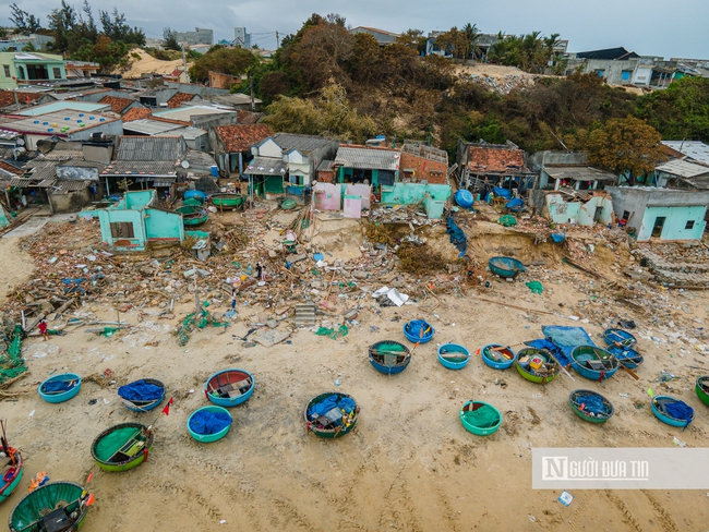 Gia Lai: Gắng gượng "hồi sinh" làng chài Xuân Thạnh tan hoang sau bão dữ, còn người là còn tương lai- Ảnh 13.