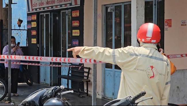 C&ocirc;ng an Vĩnh Long th&ocirc;ng tin nguy&ecirc;n nh&acirc;n vụ 2 người tử vong trong căn nh&agrave; kho&aacute; tr&aacute;i- Ảnh 1.