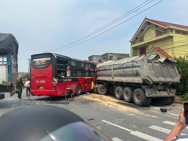 Các nạn nhân vụ tai nạn liên hoàn tại Quảng Bình đã qua cơn nguy kịch- Ảnh 2.