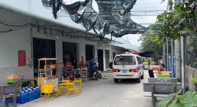Mâu thuẫn gia đình sau cuộc nhậu, vợ chết chồng bị thương - Ảnh 1. Mâu thuẫn gia đình sau cuộc nhậu, vợ chết chồng bị thương - Ảnh 1.