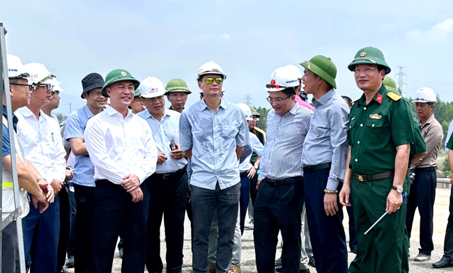 Cao tốc Hòa Liên - Túy Loan tăng tốc về đích, quyết tâm thông tuyến trước 19/8- Ảnh 1. Cao tốc Hòa Liên - Túy Loan tăng tốc về đích, quyết tâm thông tuyến trước 19/8- Ảnh 1.