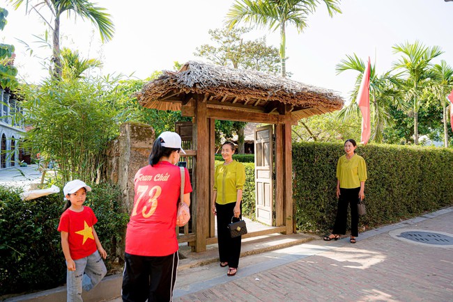 Thăm nhà Đại tướng Võ Nguyên Giáp trong những ngày tháng 5 lịch sử- Ảnh 7. Thăm nhà Đại tướng Võ Nguyên Giáp trong những ngày tháng 5 lịch sử- Ảnh 7.