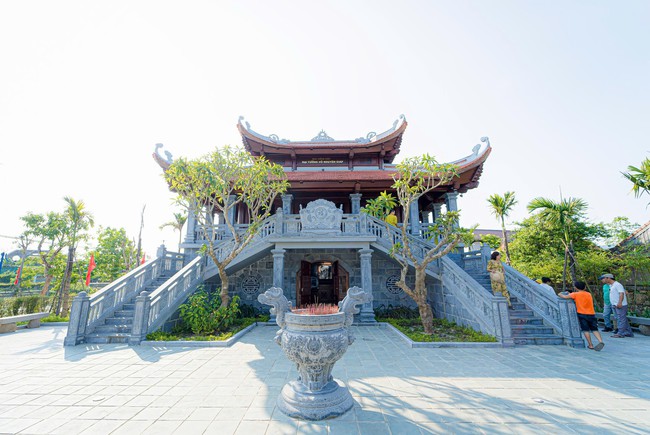Thăm nhà Đại tướng Võ Nguyên Giáp trong những ngày tháng 5 lịch sử- Ảnh 1. Thăm nhà Đại tướng Võ Nguyên Giáp trong những ngày tháng 5 lịch sử- Ảnh 1.
