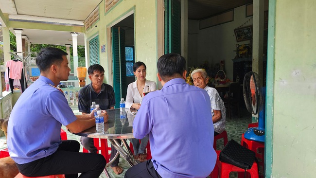 VKSND Tối cao đến kiểm tra hiện trường vụ tai nạn giao thông ở Vĩnh Long- Ảnh 1. VKSND Tối cao đến kiểm tra hiện trường vụ tai nạn giao thông ở Vĩnh Long- Ảnh 1.