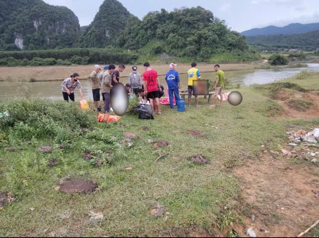 Quảng Bình: Tìm thấy thi thể 4 nạn nhân mất tích trong đợt mưa lũ vừa qua- Ảnh 1. Quảng Bình: Tìm thấy thi thể 4 nạn nhân mất tích trong đợt mưa lũ vừa qua- Ảnh 1.