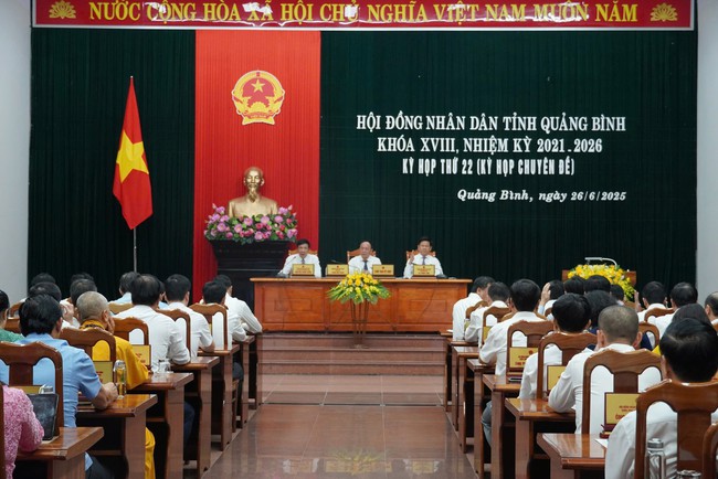 Kỳ họp cuối cùng HĐND tỉnh Quảng Bình thông qua nhiều nghị quyết quan trọng- Ảnh 1. Kỳ họp cuối cùng HĐND tỉnh Quảng Bình thông qua nhiều nghị quyết quan trọng- Ảnh 1.