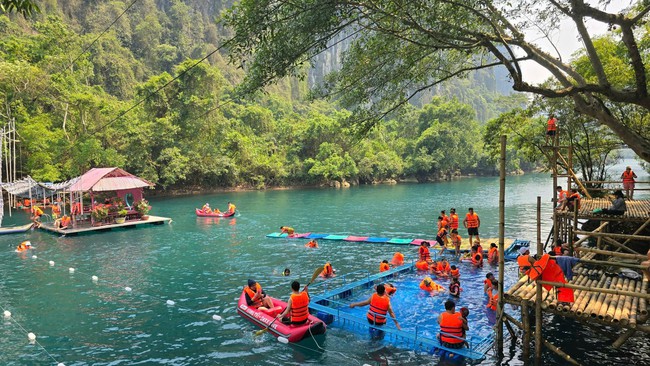 VQG Phong Nha - Kẻ Bàng đón hơn 352.000 lượt khách tham quan trong 6 tháng đầu năm- Ảnh 1. VQG Phong Nha - Kẻ Bàng đón hơn 352.000 lượt khách tham quan trong 6 tháng đầu năm- Ảnh 1.
