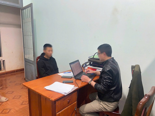 Khởi tố vụ thí sinh gian lận thi tốt nghiệp THPT bằng thiết bị công nghệ cao- Ảnh 3. Khởi tố vụ thí sinh gian lận thi tốt nghiệp THPT bằng thiết bị công nghệ cao- Ảnh 3.