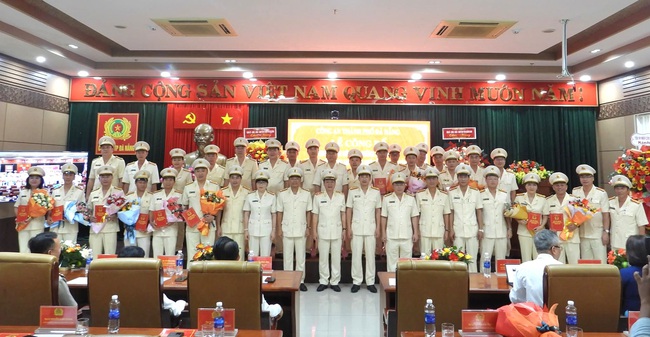 Công bố nhân sự Công an Đà Nẵng sau sáp nhập- Ảnh 3. Công bố nhân sự Công an Đà Nẵng sau sáp nhập- Ảnh 3.