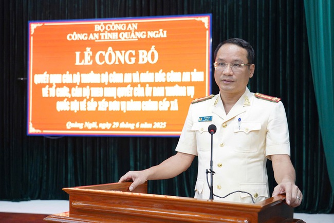 Quảng Ngãi: Công bố quyết định của Bộ trưởng Bộ Công an, Giám đốc Công an tỉnh về công tác tổ chức, cán bộ- Ảnh 2. Quảng Ngãi: Công bố quyết định của Bộ trưởng Bộ Công an, Giám đốc Công an tỉnh về công tác tổ chức, cán bộ- Ảnh 2.