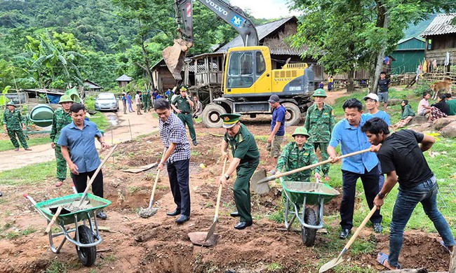 Khởi công xây dựng hàng trăm ngôi nhà trên tuyến biên giới Quảng Bình- Ảnh 1. Khởi công xây dựng hàng trăm ngôi nhà trên tuyến biên giới Quảng Bình- Ảnh 1.