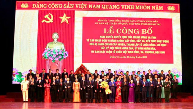 Phó Thủ tướng Trần Hồng Hà: Sáp nhập giữa Quảng Bình và Quảng Trị là sự hòa quyện của thiên nhiên, văn hóa và con người- Ảnh 2. Phó Thủ tướng Trần Hồng Hà: Sáp nhập giữa Quảng Bình và Quảng Trị là sự hòa quyện của thiên nhiên, văn hóa và con người- Ảnh 2.