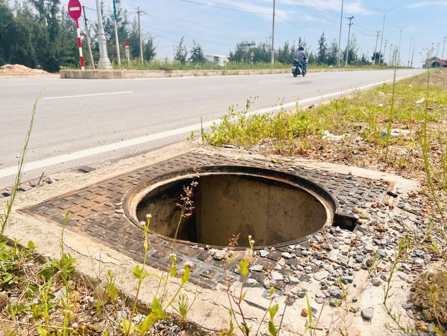 Điều tra vụ mất gần 200 nắp hố ga trên tuyến đường 210 tỷ đồng ở Quảng Trị- Ảnh 2.