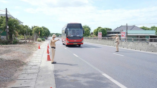 Quảng Trị: 6 tháng đầu năm tai nạn giao thông được kiềm chế, giảm cả ba tiêu chí- Ảnh 1. Quảng Trị: 6 tháng đầu năm tai nạn giao thông được kiềm chế, giảm cả ba tiêu chí- Ảnh 1.