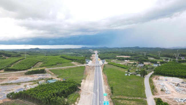 Gỡ vướng tại cao tốc Vạn Ninh - Cam Lộ để về đích đúng hẹn- Ảnh 5.