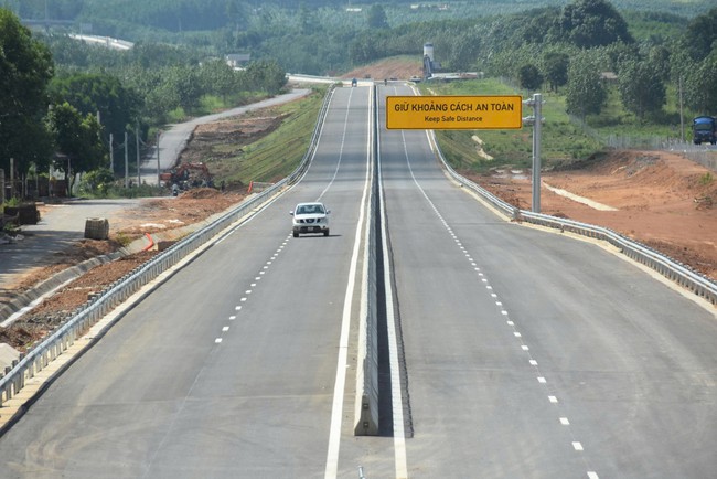 Gỡ vướng tại cao tốc Vạn Ninh - Cam Lộ để về đích đúng hẹn- Ảnh 1.