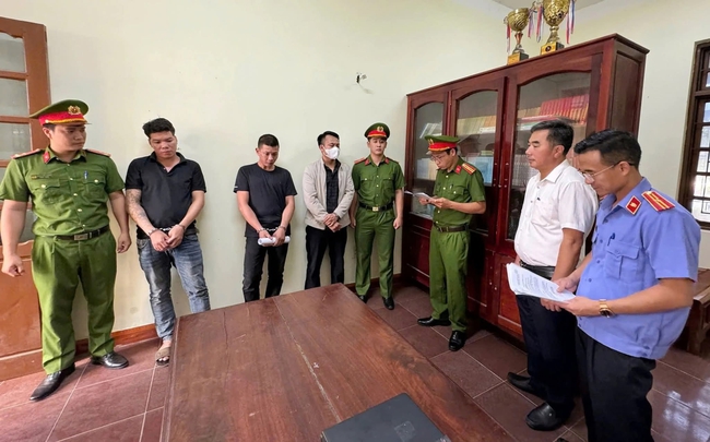 Khởi tố nhóm đối tượng hành hung chủ cơ sở nha khoa tại Quảng Trị- Ảnh 1. Khởi tố nhóm đối tượng hành hung chủ cơ sở nha khoa tại Quảng Trị- Ảnh 1.