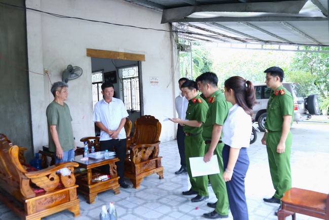 Đồng Nai: Phát hiện hộ kinh doanh sản xuất dầu (FO-R) từ các loại cao su- Ảnh 4. Đồng Nai: Phát hiện hộ kinh doanh sản xuất dầu (FO-R) từ các loại cao su- Ảnh 4.