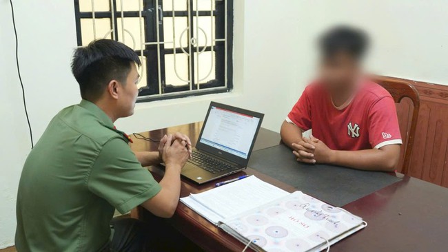 Lời khai của 3 đối tượng về quá trình thu thập hình ảnh "nhạy cảm" để tống tiền- Ảnh 1. Lời khai của 3 đối tượng về quá trình thu thập hình ảnh "nhạy cảm" để tống tiền- Ảnh 1.