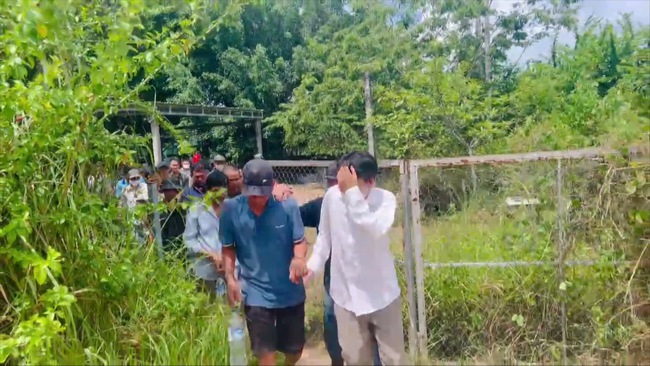Quảng Ngãi: Triệt xóa điểm đá gà có 22 đối tượng đang sát phạt- Ảnh 2. Quảng Ngãi: Triệt xóa điểm đá gà có 22 đối tượng đang sát phạt- Ảnh 2.