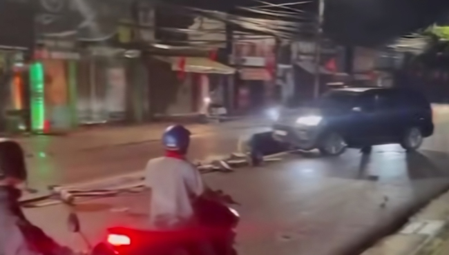 Nguyên nhân ban đầu vụ ô tô tông dải phân cách ở Đồng Nai- Ảnh 2. Nguyên nhân ban đầu vụ ô tô tông dải phân cách ở Đồng Nai- Ảnh 2.