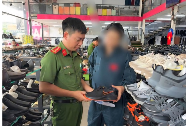 Đồng Nai: Phát hiện 2 cơ sở buôn bán hàng hóa không rõ nguồn gốc xuất xứ- Ảnh 1. Đồng Nai: Phát hiện 2 cơ sở buôn bán hàng hóa không rõ nguồn gốc xuất xứ- Ảnh 1.