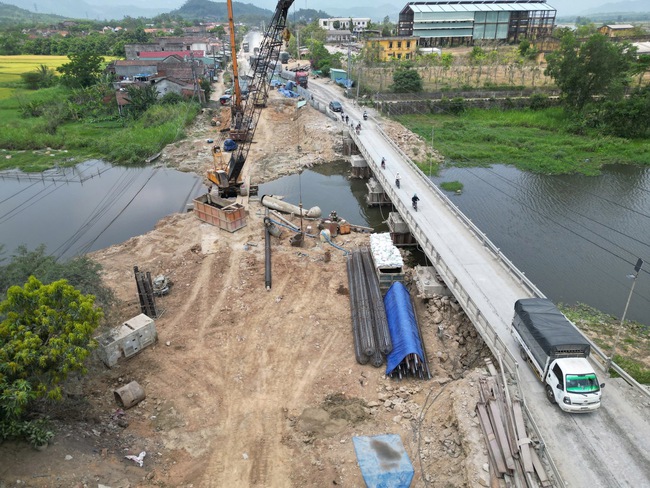 HĐND tỉnh Gia Lai điều chỉnh đầu mối dự án theo mô hình chính quyền 2 cấp để thúc đẩy giải ngân vốn- Ảnh 2. HĐND tỉnh Gia Lai điều chỉnh đầu mối dự án theo mô hình chính quyền 2 cấp để thúc đẩy giải ngân vốn- Ảnh 2.