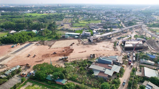 Cao tốc "huyết mạch" đến sân bay Long Thành gấp rút cán đích, cảnh báo thay nhà thầu nếu chậm trễ- Ảnh 1.
