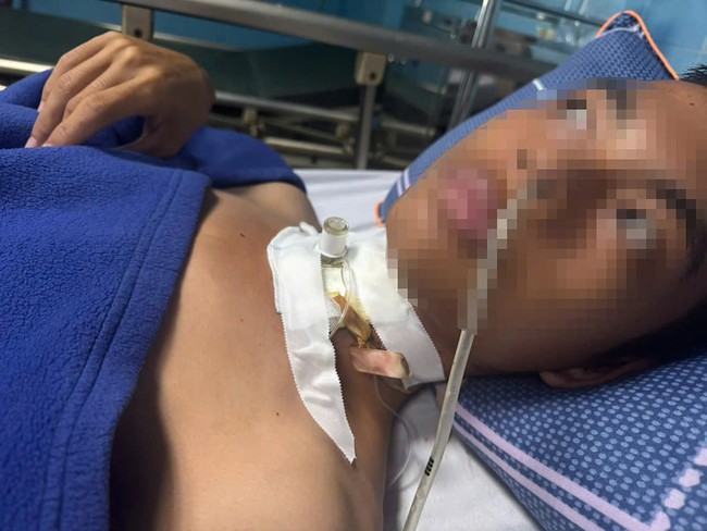Cứu sống nam thanh niên bị đứt khí quản do vướng phải dây điện- Ảnh 1.