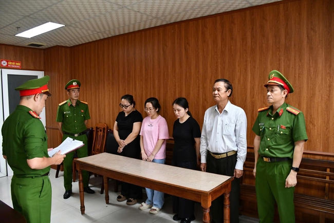 Thu lợi 2,2 tỷ đồng từ khách hàng, lãnh đạo Phòng khám Đa khoa Quốc tế bị khởi tố- Ảnh 1.